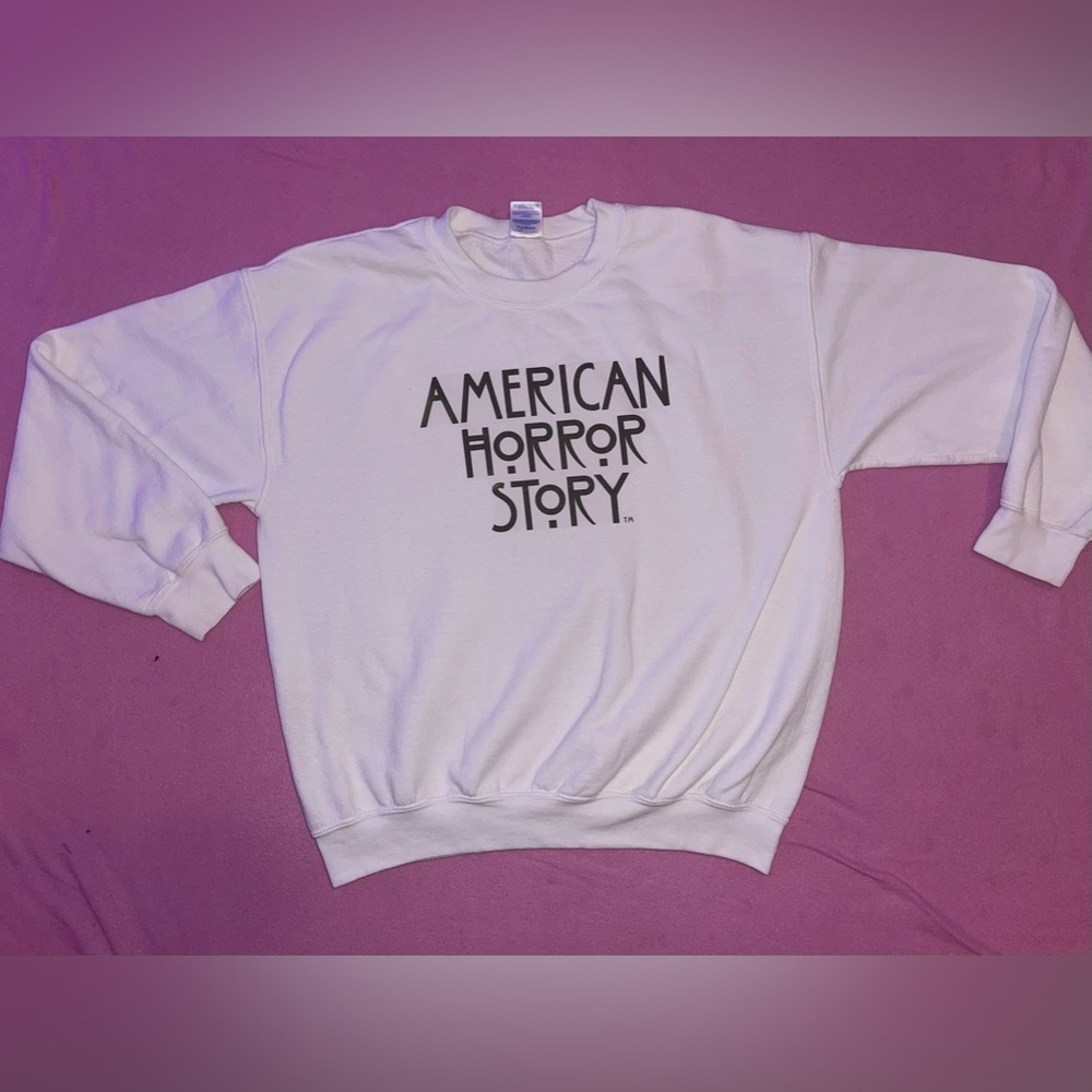 WHITE CUSTOM AMERICAN HORROR STORY PULLOVER (GILDAN)